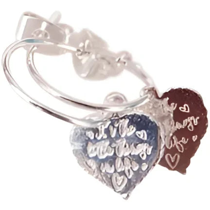 Zilveren hartvormige oorbellen bonita met blauwe en rode stenen en quote if the little things go