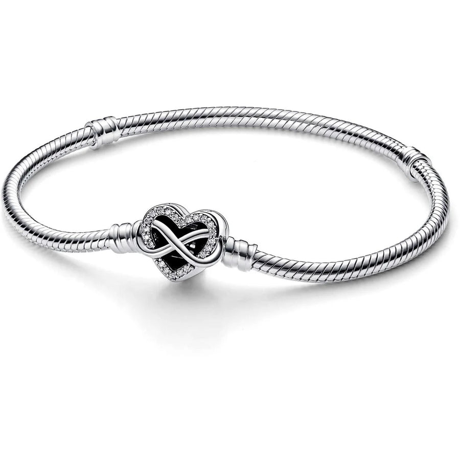 Pandora Moments sprankelende zilveren charm armband met hart en oneindigheidssymbool