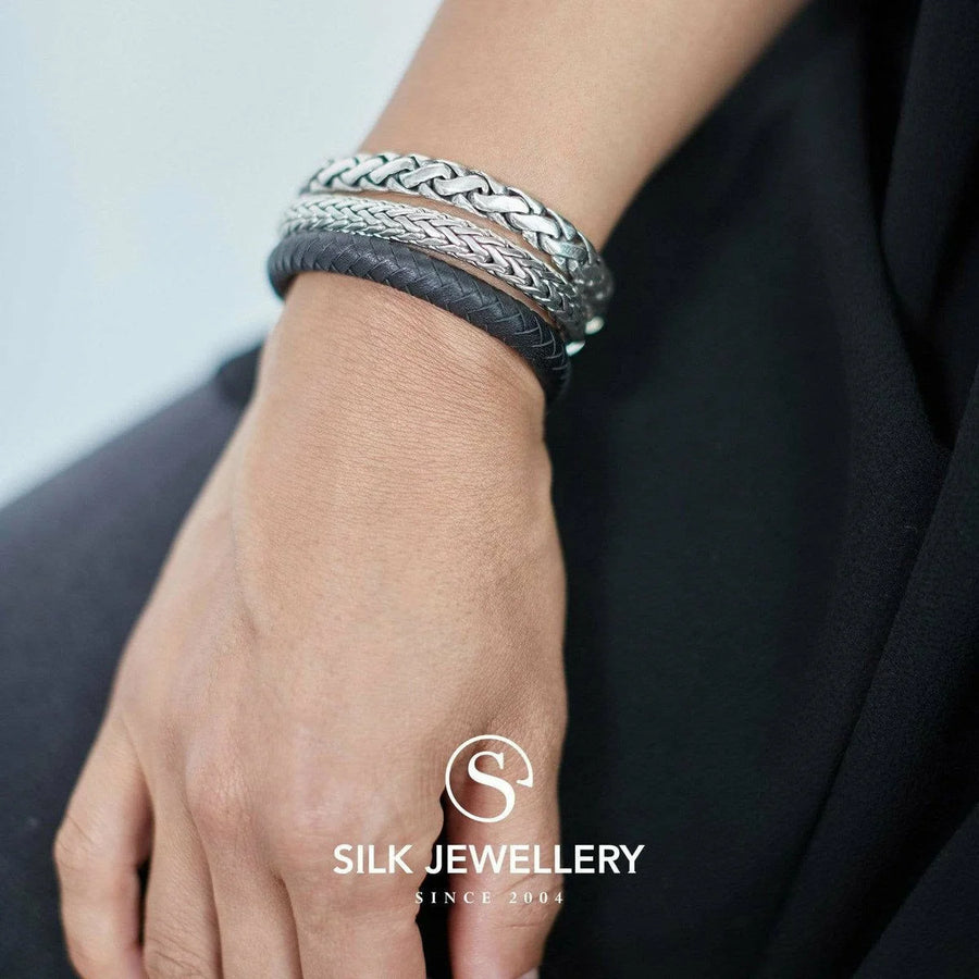 Meerderelaagse zilveren armband met geweven textuur en zwart leer, Silk Armband 317 van Zwart Jewelz