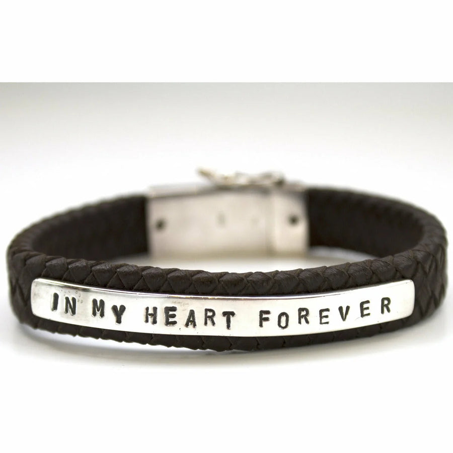 Zwarte leren armband met zilveren in my heart forever hanger van Silk Armband 850-18